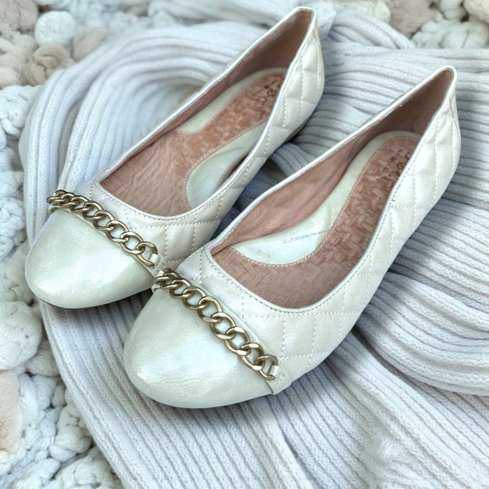 Women's B.O.C. Born Concept Cream Quilted Chain Detail Ballet Flats Size 9